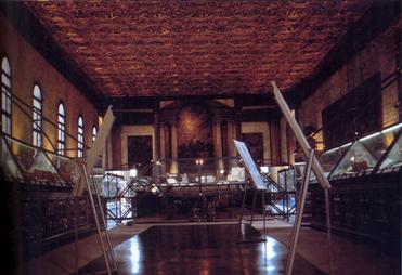 Photo 1: la salle capitulaire de la Scuola Grande di San Marco est aujourd'hui la bibliothque mdicale de l'hpital public de Venise.